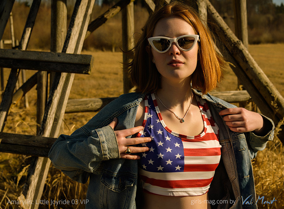 Amaryllis zieht die Jeansjacke schnell wieder drüber, es ist kalt trotz Sonnenschein